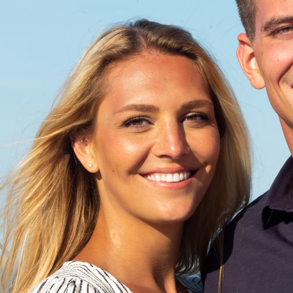 Profile Picture of Anna Houden (@achouden) on Poshmark