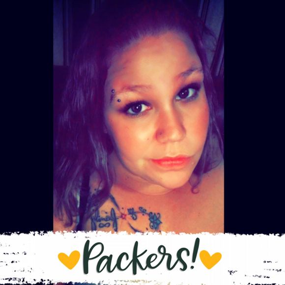 Profile Picture of Meredith Gradler (@mblynt1227) on Poshmark