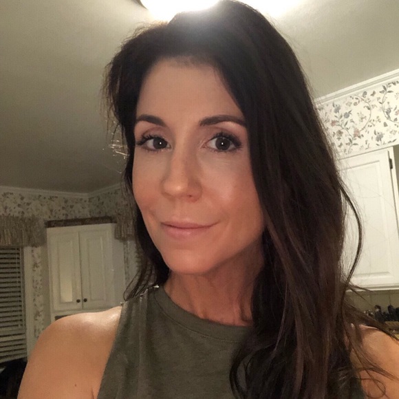 Profile Picture of Jennifer Nerida (@dragonflylove09) on Poshmark