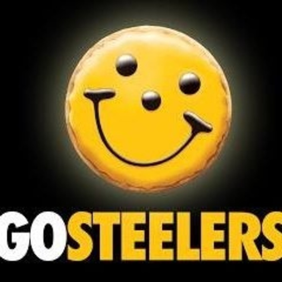 Profile Picture of Lisa Michaux (@lisamichaux) on Poshmark