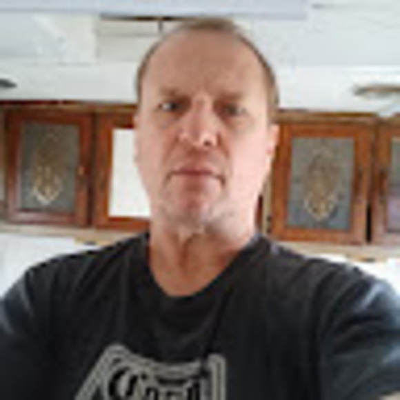 Profile Picture of Charles Bateman (@charles121470) on Poshmark