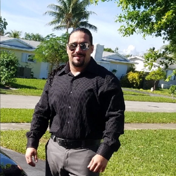 Profile Picture of Frank Tarafa (@ftarafa22) on Poshmark