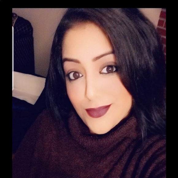 Profile Picture of Shelly Sharma (@sharmaxoshelly) on Poshmark