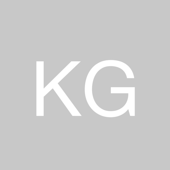 Profile Picture of Kit Groux (@kfsgroux) on Poshmark