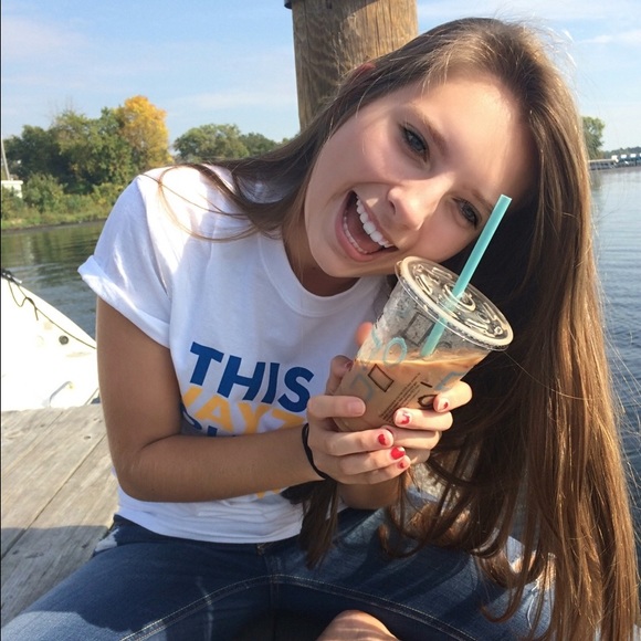 Profile Picture of Kami Hebert (@kamihebert) on Poshmark