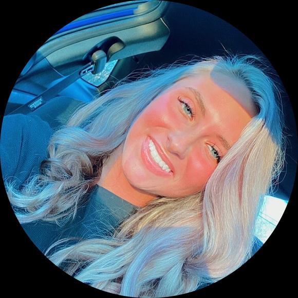 Profile Picture of Katelyn Cummings (@katelyn_35) on Poshmark