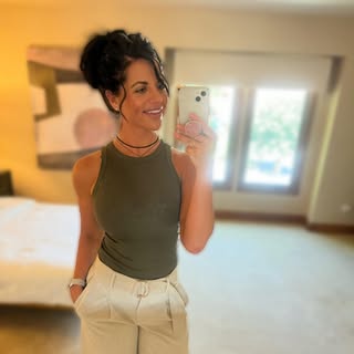 Profile Picture of Amanda Espinoza | Denver Realtor (@amanda.sells.denver) on Instagram