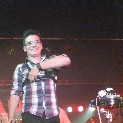 Profile Picture of Alex Caster (@AlexFaitLCon) on Twitter