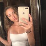 Profile Picture of n a t a s h a (@nat.fields) on Instagram