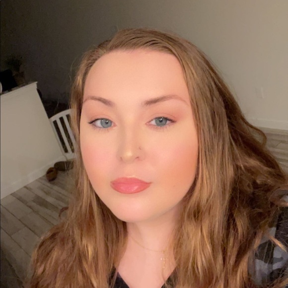 Profile Picture of Tori Weber (@torilynne3101) on Poshmark