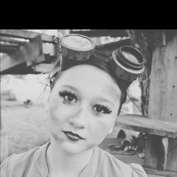 Profile Picture of Nona Beachey (@nonabeachey) on Poshmark