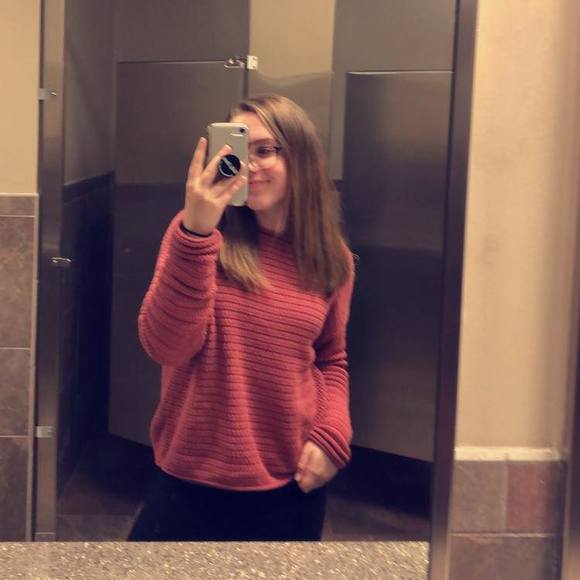 Profile Picture of Madelyn Redfield (@madelynredfield) on Poshmark