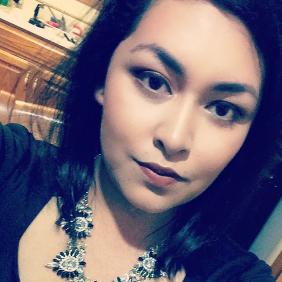 Profile Picture of Isabel Barajas (@isabelib) on Poshmark