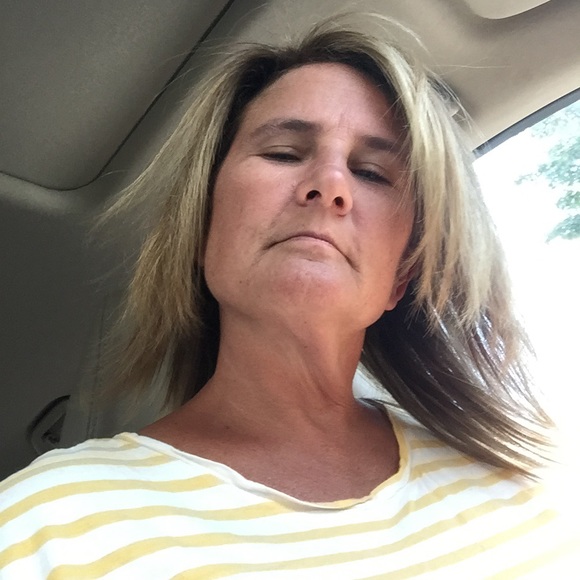 Profile Picture of Joanne Stottlar (@jstottlar) on Poshmark