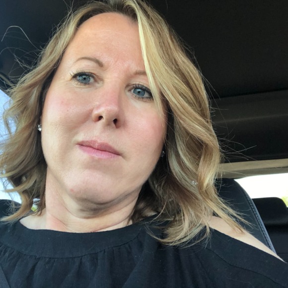 Profile Picture of Amy Whitsitt (@whitsittamy) on Poshmark