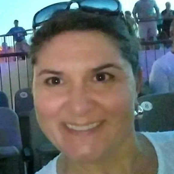 Profile Picture of Kerri Threlkeld (@karoann) on Poshmark