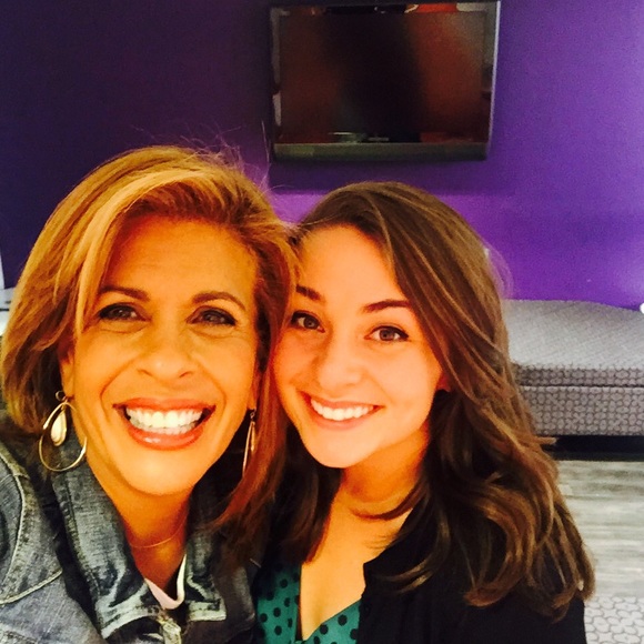 Profile Picture of Meredith Helline (@mhelline) on Poshmark