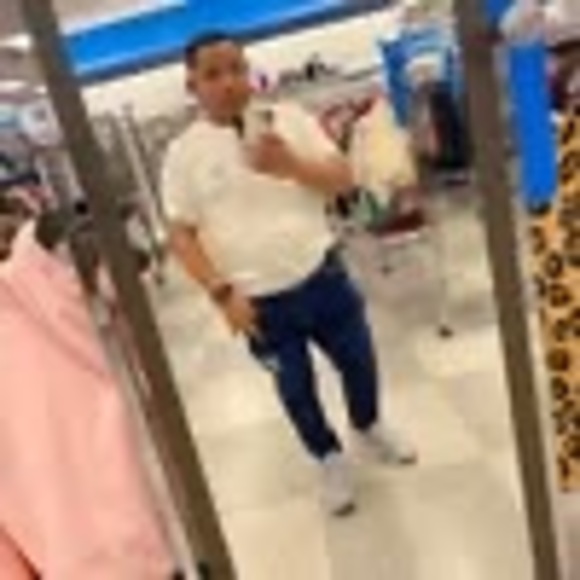 Profile Picture of Yiensor oropeza Oropeza salas (@yiensor_20) on Poshmark