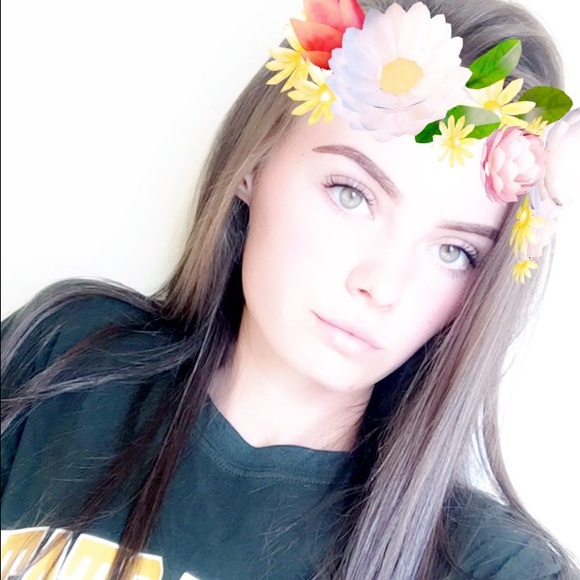 Profile Picture of Kendal Stopinski (@woahitskendal) on Poshmark