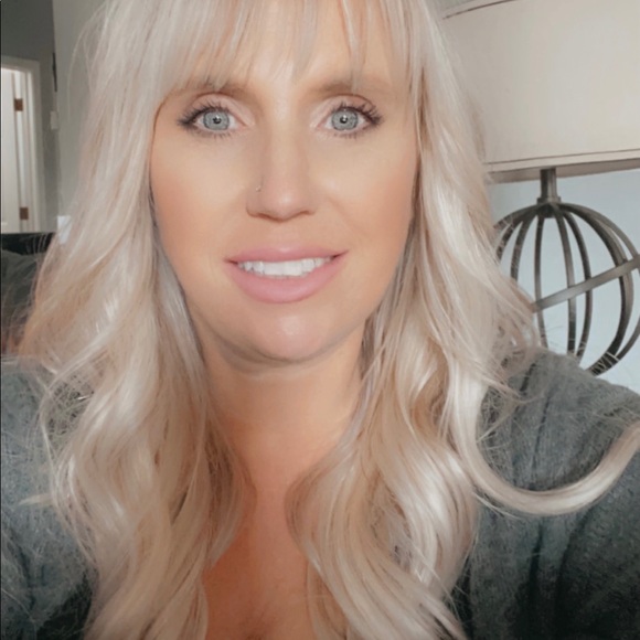 Profile Picture of Rebecca Gruenwald (@gruenwr) on Poshmark