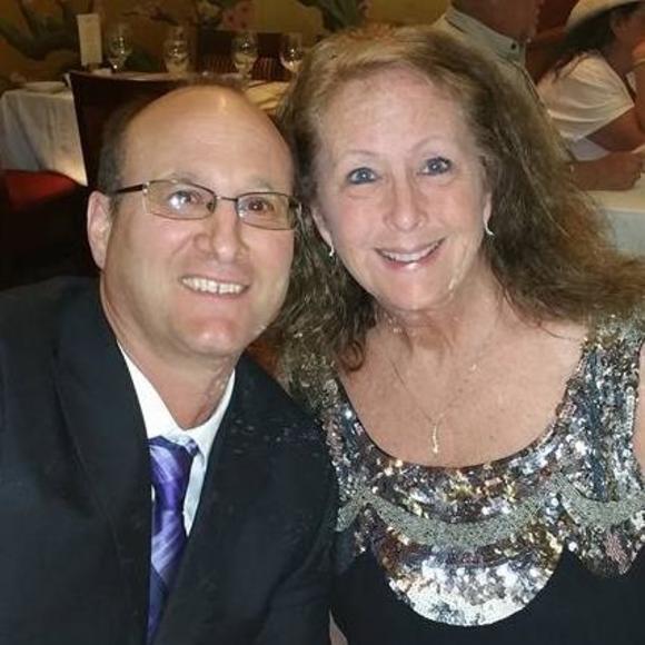 Profile Picture of Susan Pawling (@susanpawlingrn) on Poshmark