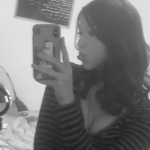 Profile Picture of Natasha Romero (@natasharom21238) on Poshmark