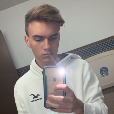 Profile Picture of Robert Gifford (@_robertgifford) on Twitter