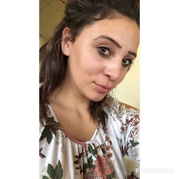 Profile Picture of Maria Chambers (@maria_cham801) on Poshmark