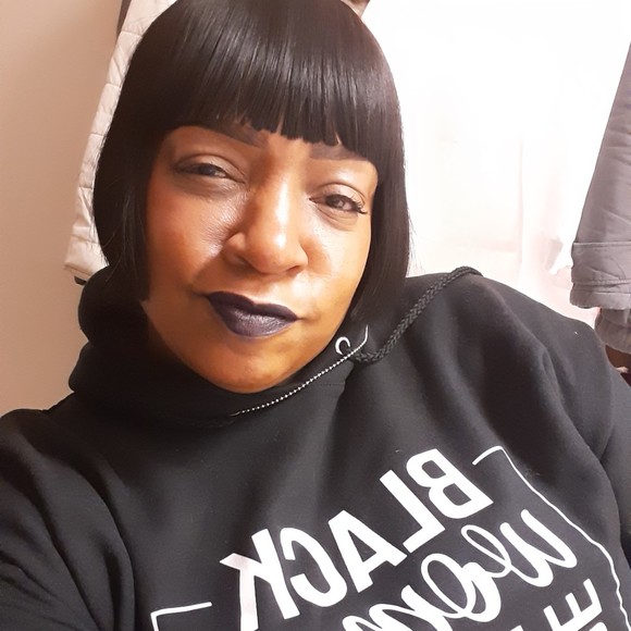 Profile Picture of Sonia Allen (@2shoekrazy) on Poshmark