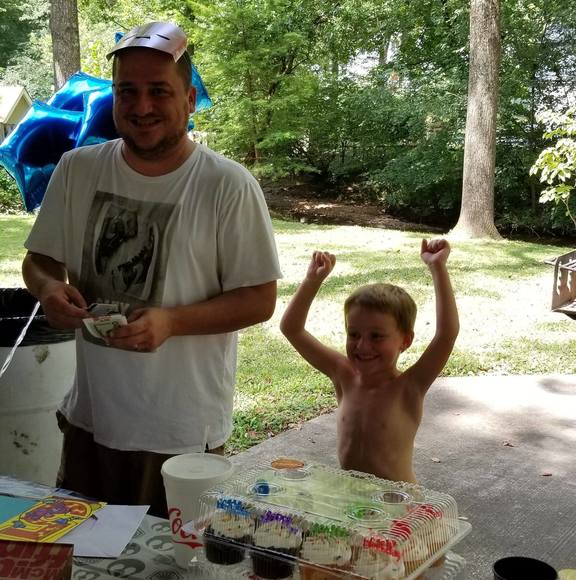 Profile Picture of Timothy Maklary (@mytop51984) on Poshmark