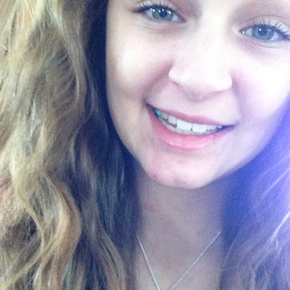 Profile Picture of Andrea Callender (@annie4softball) on Poshmark