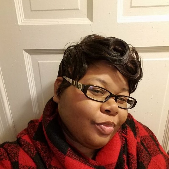 Profile Picture of Zansheree Winfred (@zanshereew) on Poshmark