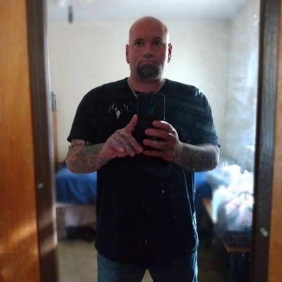 Profile Picture of Josh Gobble (@jwgobble84) on Poshmark