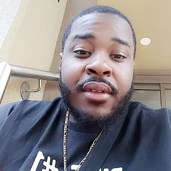 Profile Picture of Howard Pompey (@pompey316) on Poshmark