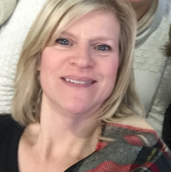 Profile Picture of Christina Burt (@cmburt66) on Poshmark