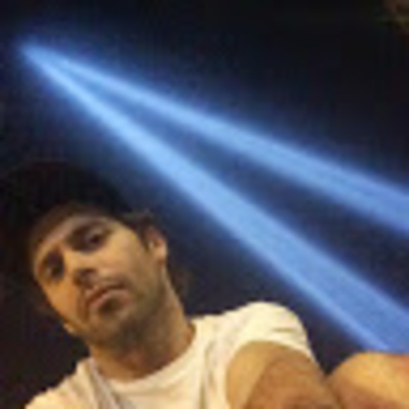 Profile Picture of Thomas Burt (@tsburt79) on Poshmark