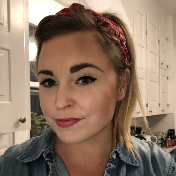 Profile Picture of Jessica Hongach (@jessicahongach) on Poshmark