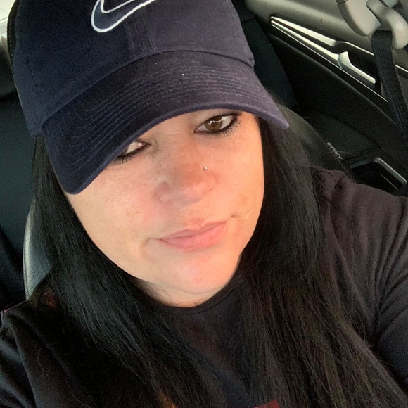 Profile Picture of Jennifer Madinger (@jdk3163) on Poshmark