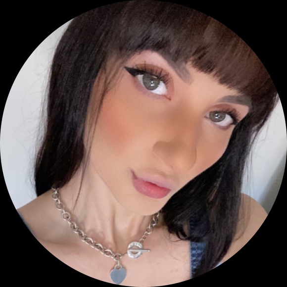Profile Picture of Giavonna Rivera (@giaaavonnaaa) on Poshmark