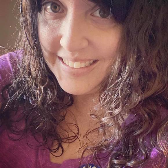 Profile Picture of Heather Powell (@heath1005) on Poshmark