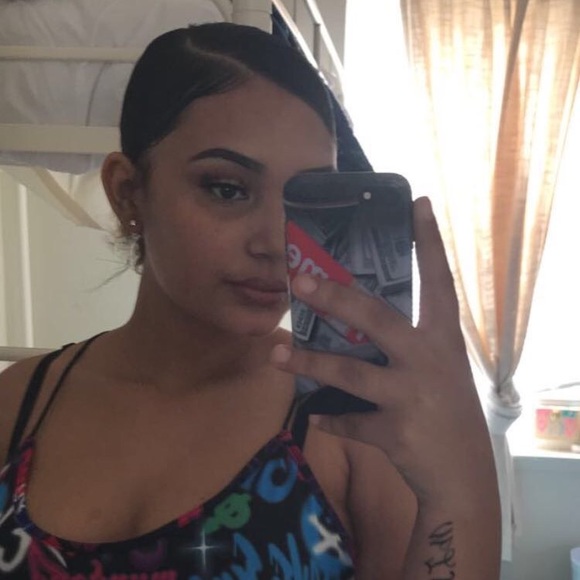 Profile Picture of Hayleigh Wolcott (@h_wolcott) on Poshmark