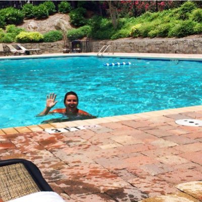 Profile Picture of Idiot In The Pool (@Jim27Mel) on Twitter