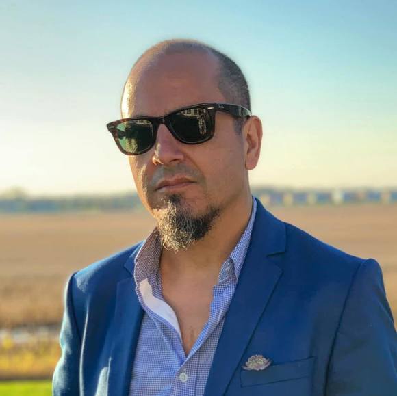 Profile Picture of Alejandro Chavetta (@achavetta) on Poshmark