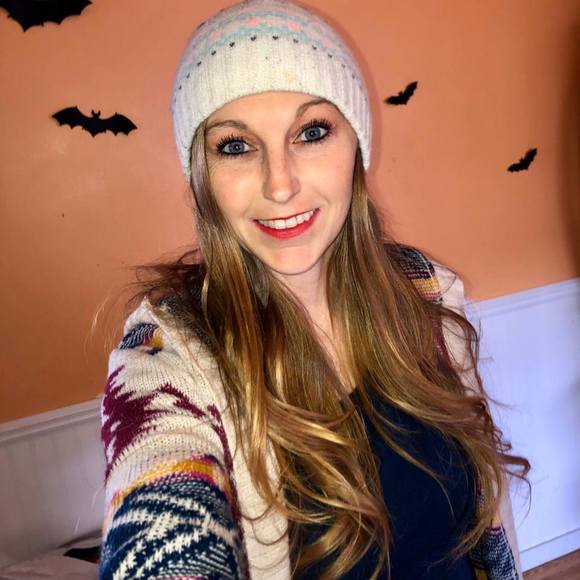 Profile Picture of Jen Bowser (@jen187) on Poshmark