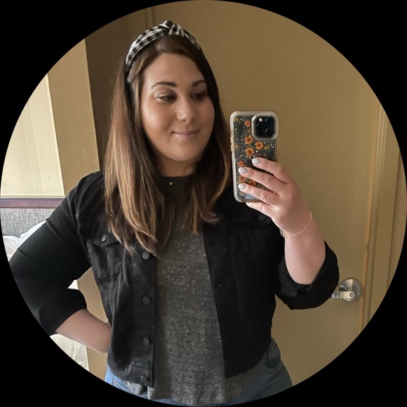 Profile Picture of Christina Dallessandro (@cdalless) on Poshmark