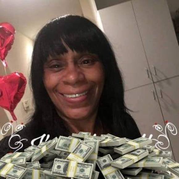 Profile Picture of Renee Matthews (@reneematthew620) on Poshmark