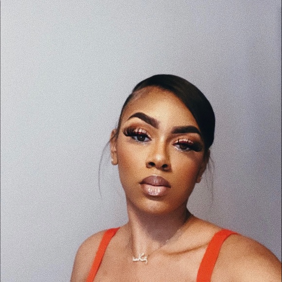 Profile Picture of Amani Swinton (@theamaniamour) on Poshmark