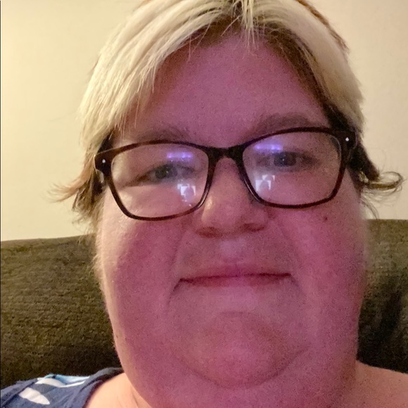 Profile Picture of Danielle Hacker (@daniellehack954) on Poshmark