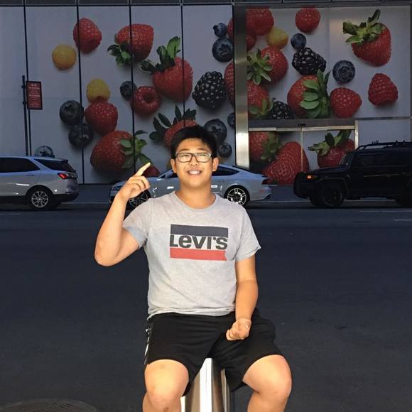 Profile Picture of Jason Jiang (@jason25jiang) on Poshmark