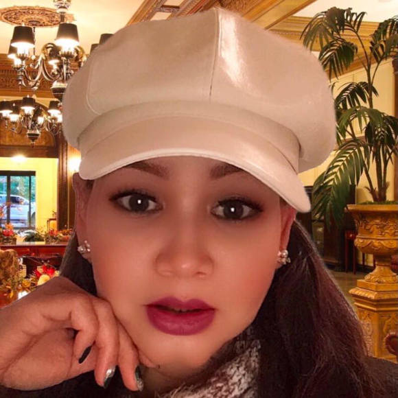 Profile Picture of Hera Edler (@devina_re30) on Poshmark